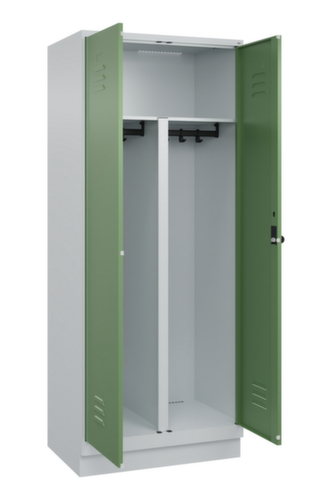 C+P Locker met zitbank Classic Plus voor scheiding van kleding, vakbreedte 400 mm  L