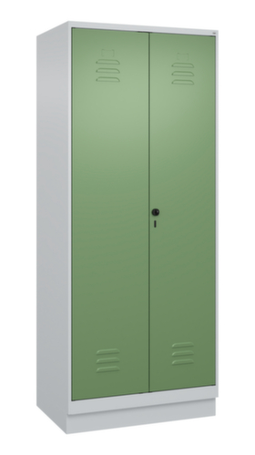 C+P Locker met zitbank Classic Plus voor scheiding van kleding, vakbreedte 400 mm