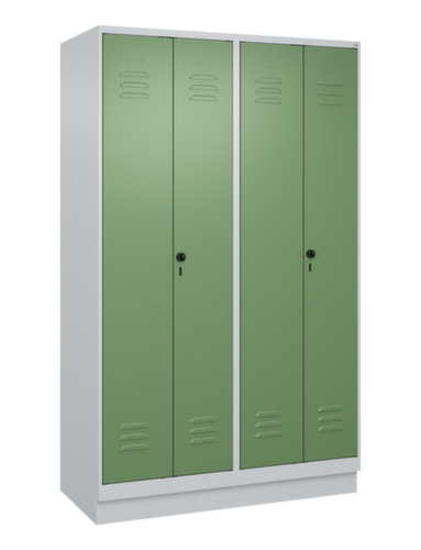 C+P Locker met zitbank Classic Plus voor scheiding van kleding, vakbreedte 300 mm