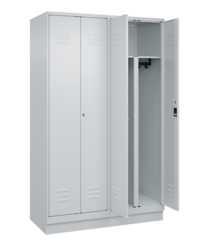 C+P Locker met zitbank Classic Plus voor scheiding van kleding, vakbreedte 300 mm  L