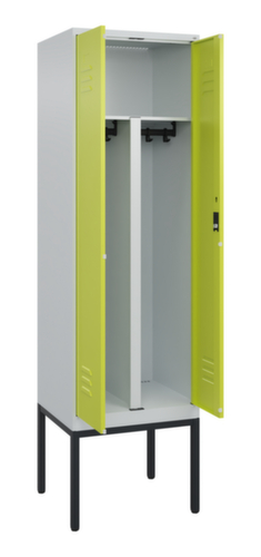 C+P Locker met zitbank Classic Plus voor scheiding van kleding, vakbreedte 300 mm  L