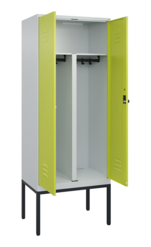 C+P Locker met zitbank Classic Plus voor scheiding van kleding, vakbreedte 400 mm  L