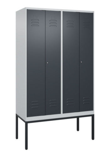 C+P Locker met zitbank Classic Plus voor scheiding van kleding, vakbreedte 300 mm