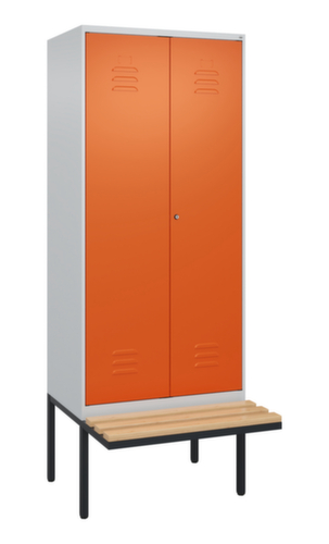 C+P Locker met zitbank Classic Plus voor scheiding van kleding, vakbreedte 400 mm