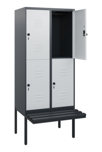 C+P dubbeldekse locker Classic Plus met bank, vakbreedte 400 mm  L