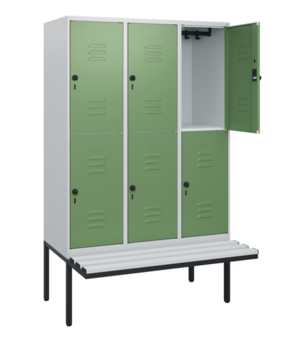 C+P dubbeldekse locker Classic Plus met bank, vakbreedte 400 mm  L