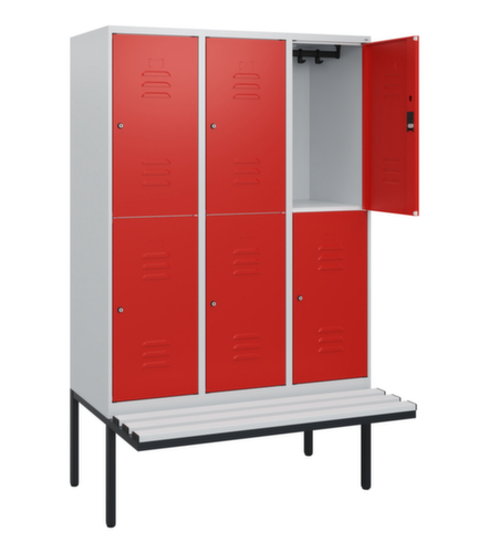 C+P dubbeldekse locker Classic Plus met bank, vakbreedte 400 mm  L