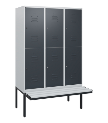 C+P dubbeldekse locker Classic Plus met bank, vakbreedte 400 mm