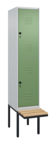 C+P dubbeldekse locker Classic Plus met bank, vakbreedte 400 mm