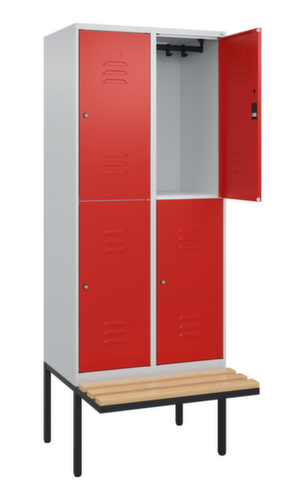 C+P dubbeldekse locker Classic Plus met bank, vakbreedte 400 mm  L