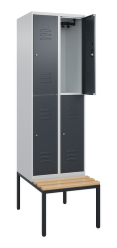 C+P dubbeldekse locker Classic Plus met bank, vakbreedte 300 mm  L