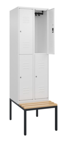 C+P dubbeldekse locker Classic Plus met bank, vakbreedte 300 mm  L