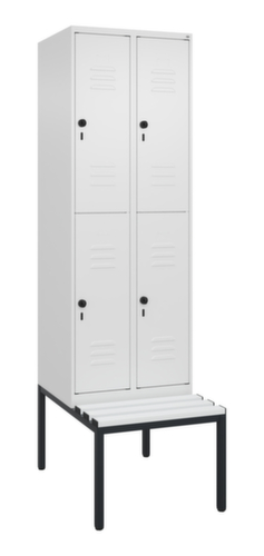 C+P dubbeldekse locker Classic Plus met bank, vakbreedte 300 mm