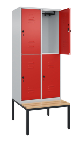 C+P dubbeldekse locker Classic Plus met bank, vakbreedte 400 mm  L