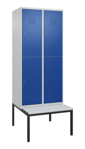 C+P dubbeldekse locker Classic Plus met bank, vakbreedte 400 mm