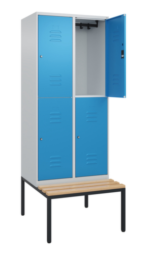 C+P dubbeldekse locker Classic Plus met bank, vakbreedte 400 mm  L