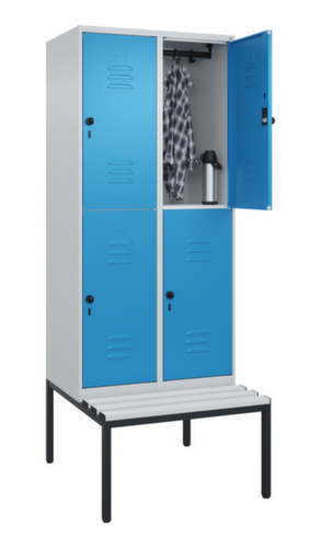 C+P dubbeldekse locker Classic Plus met bank, vakbreedte 400 mm  L