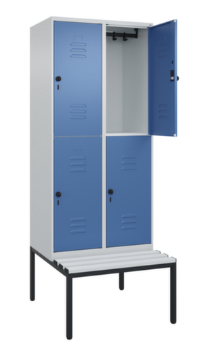 C+P dubbeldekse locker Classic Plus met bank, vakbreedte 400 mm  L