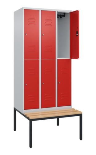 C+P dubbeldekse locker Classic Plus met bank, vakbreedte 300 mm  L