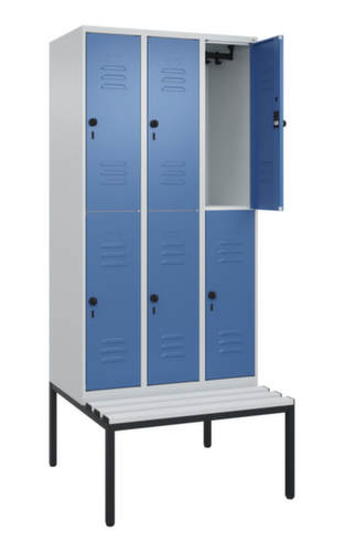 C+P dubbeldekse locker Classic Plus met bank, vakbreedte 300 mm  L