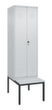 C+P Locker met zitbank Classic Plus voor scheiding van kleding, vakbreedte 300 mm