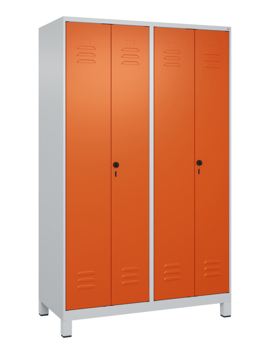 C+P Locker met zitbank Classic Plus voor scheiding van kleding, vakbreedte 300 mm