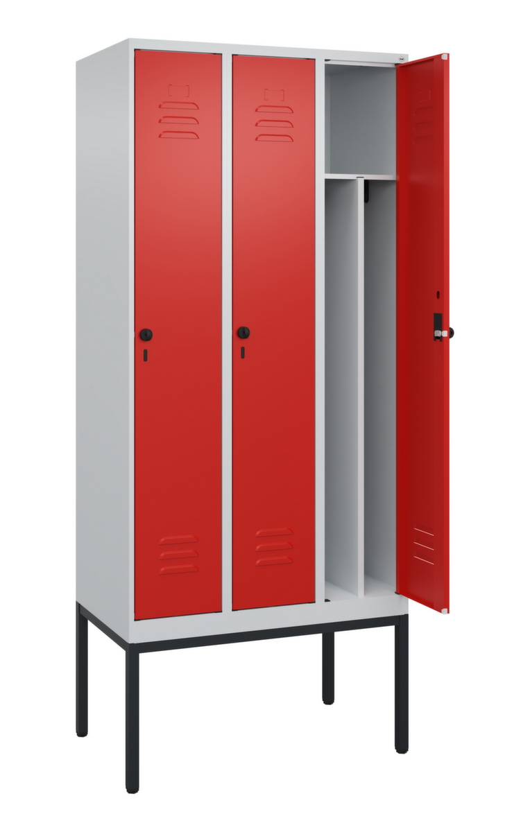 C+P Locker Classic Plus voor scheiding van kleding, vakbreedte 300 mm  ZOOM